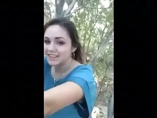 女孩在连裤袜有一些乐趣