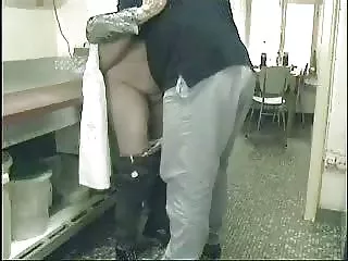 两个热屁股金发女郎之间的色情lezzie遭遇